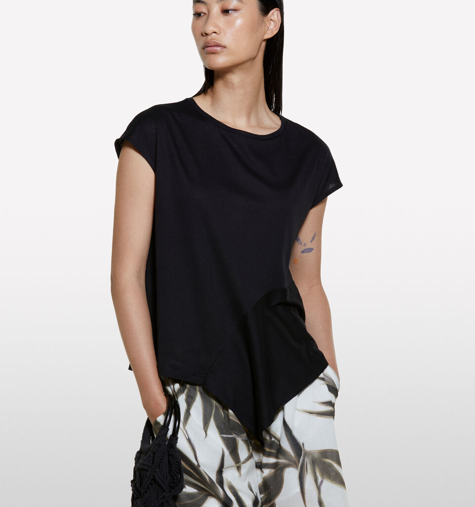 T-shirt with asymmetric flounce - women's short sleeve t-shirts - Black | Sisley image number 4